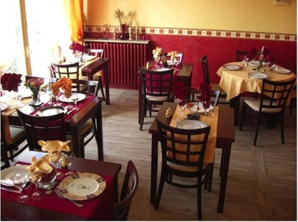 Hotel Restaurant Les Oliviers Nyons Exteriör bild
